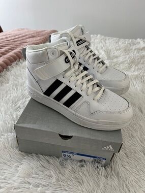 Ladies Adidas sneakers. Size 91/2.